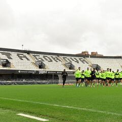 El Almería teme el último zarpazo del colista
