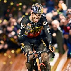 Van Aert manda en la noche