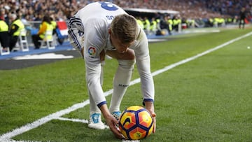 Kroos se prepara para sacar un c&oacute;rner. 