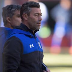 Pedro Caixinha no estará en el arranque del torneo