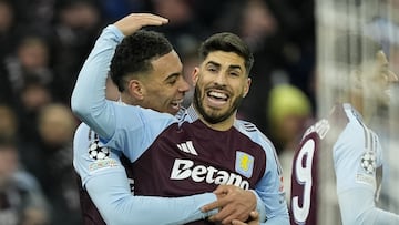 BIRMINGHAM (United Kingdom), 12/03/2025.- Marco Asensio of Aston Villa (R) celebrates with his teammates after scoring the 3-0 goal during the UEFA Champions League Round of 16, 2nd leg soccer match between Aston Villa and Club Brugge KV, in Birmingham, Britain, 12 March 2025. (Liga de Campeones, Reino Unido) EFE/EPA/TIM KEETON