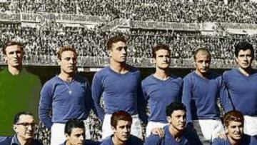 <b>EL PLUS ULTRA DE 1958. </b>Con la equipación azul y blanca. Arriba: Justo, Casado, Marquitos II, Carvajal, Ramos, Egusquiza y Florentino. Abajo: Gento II, Llorens, Pallarés, Villa y M. Esperanza.