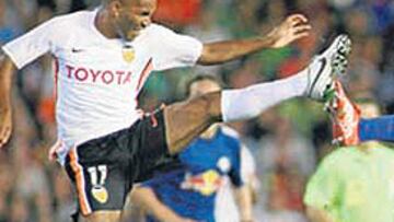 <b>REGUEIRO. </b>El Atlético podría pujar por Regueiro.