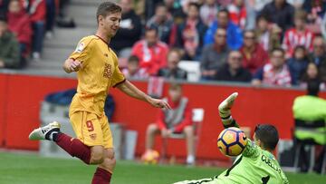 Football Soccer - Spanish Liga Santander - Sporting Gijon v Sevilla - El Molinon stadium, Gijon, Spain - 29/10/16.   Sevilla&#039;s Luciano Vietto scores a goal against Sporting Gijon.  REUTERS/Eloy Alonso