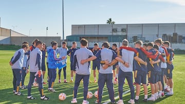 La selección Sub-19 hace corro antes de entrenar en Almendralejo.