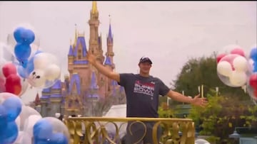 Gronk festeja en Disney World su nuevo título de Super Bowl