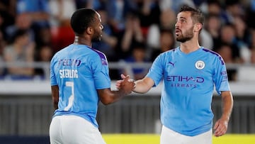 Raheem Sterling y Bernardo Silva durante la pretemporada en un partido entre Manchester City y Yokohama Marinos. 