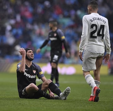 Franco Vázquez spent the rest of the match playing with a protective helmet