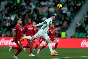 No haba estrenado su cuenta an con el Elche, pero Rashani pareci esperar para el momento clave. Corra el minuto 93 del partido ante el Zaragoza y el resultado era 0-0. En un envo areo de Mendoza, el noruego meti la cabeza en el segundo palo, colocando la pelota por encima de Poussin. Gol y victoria.