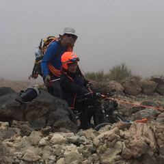 El frío y la pendiente complican el ascenso de Hassen-Bey