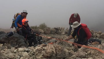 El frío y la pendiente complican el ascenso de Hassen-Bey