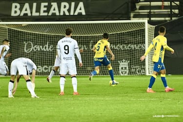 El Ceuta sufrió, Las Palmas mandó… y Matos apareció