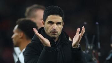 Soccer Football - Premier League - Arsenal v Newcastle United - Emirates Stadium, London, Britain - January 3, 2023 Arsenal manager Mikel Arteta applauds fans after the match Action Images via Reuters/Paul Childs EDITORIAL USE ONLY. No use with unauthorized audio, video, data, fixture lists, club/league logos or 'live' services. Online in-match use limited to 75 images, no video emulation. No use in betting, games or single club /league/player publications. Please contact your account representative for further details.