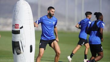 Domingos Duarte, en un entrenamiento del Granada.