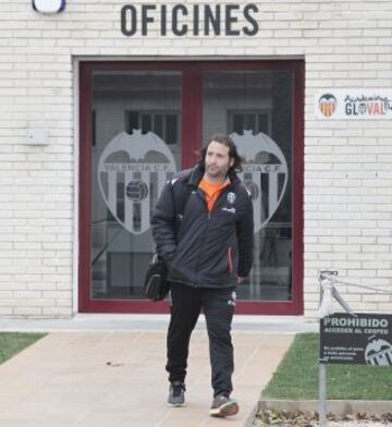 Rescindió su contrato en junio de 2015, tras otorgar Lim todo el poder a Nuno.






























































































































































































