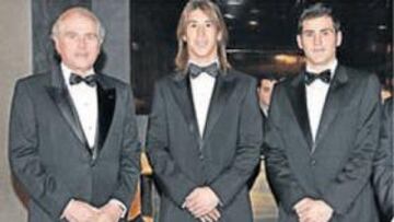 Ramón Calderón junto a Iker Casillas y Sergio Ramos.