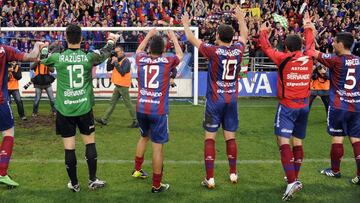 Irazusta y Arruabarrena celebrando el ascenso a Primera.