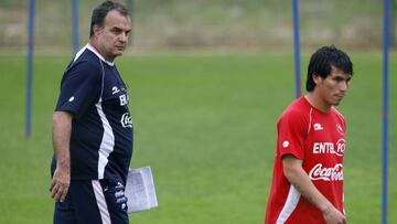 Marcelo Bielsa y Gary Medel.