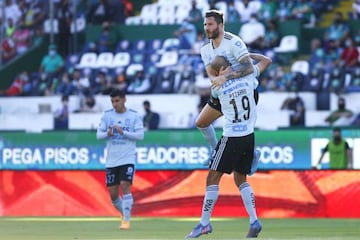 André-Pierre Gignac festeja su gol con Monterrey