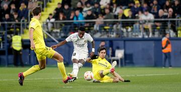 Vinicius recorta distancias. 2-1