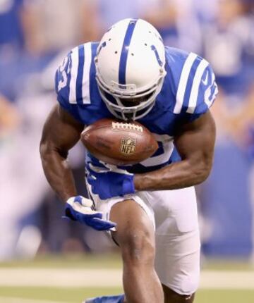 El ataque de los Colts en la primera parte fue, sencillamente, impotente. Lo demuestra este absurdo fumble de Frank Gore, que perdi¨® el bal¨®n sin que nadie le rozara. El corredor finaliz¨® consiguiendo 57 yardas de carrera en 15 intentos.