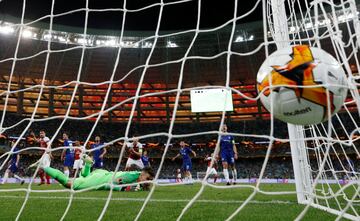 3-1. Alex Iwobi marc¨® el primer gol.