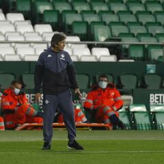 Más entrenadores que centrales