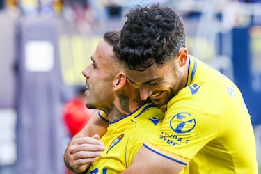 Andrés Martín pone líder al Racing derrochando magia