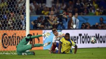 Jorge Guagua y Antoine Griezmann.