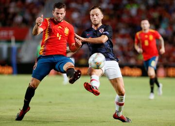 Nacho FernÁndez e Ivan Rakitic.