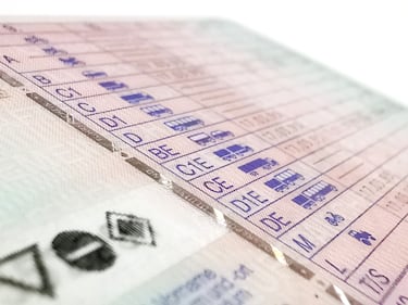 Es muy importante que siempre que vayamos a conducir tengamos el carnet de conducir a mano puesto que será la tarjeta que acredite que estamos cualificados para hacerlo.