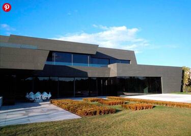 'The Black House' desde el exterior