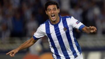 Vela inició su periplo en Champions con el Arsenal, equipo con el que anotó un doblete al Braga en 2010. Tres años después, clasificó con la Real Sociedad a la fase de grupos, pero no pudo pasar el corte.