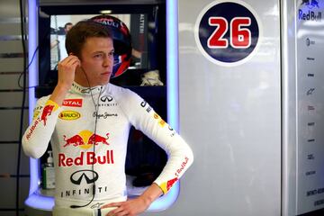 Llega al Red Bull Junior Team en 2010 con 16 años y en 2013 le nombran piloto de pruebas de Toro Rosso. En 2014 asciende a piloto titular de la casa italiana y en 2015 promociona a Red Bull. La primera temporada la realiza al completo, pero en 2016, tras cuatro carreras, un abandono, un séptimo, un tercero y un 15 puesto, accidente incluido con Vettel, es relegado a Toro Rosso. Su lugar lo ocupa Verstappen.