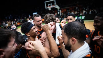 Players of Valencia Basket celebrates at the end of the EuroLeague Regular Season Round 38 match between Dubai Basketball and Valencia Basket at Arena Husejin Smajlovic Zenica on April 17, 2026 in Zenica, Bosnia and Herzegovina.
