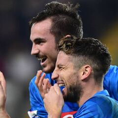 El Nápoles se acerca al liderato con sabor español