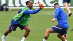 Modric prueba a Kane