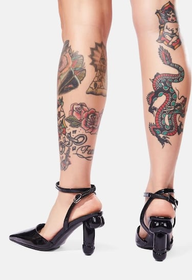 La hija de Verónica Forqué, con unos tacones con forma de pene