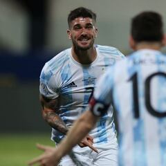 De Paul da un golpe en la mesa