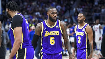 LeBron James fue expulsado despu&eacute;s de haber soltado un golpe en contra de Isaiah Stewart en el partido en que los Lakers se impusieron a los Pistons este domingo.