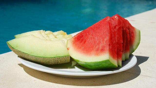 Watermelons are a popular choice for the summer due to their high water content. Here are some tricks to be able to determine if they are ripe and sweet.