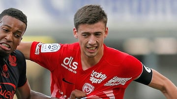 Lenglet signs with Sevilla on four and a half year deal