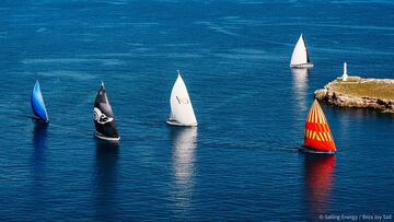 La Ibiza Joy Sail se rebela ante la falta de viento