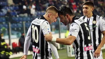 CAGLIARI, ITALY - DECEMBER 18: Gerard Deulofeu of Udinese celebrates his goal 0-2 during the Serie A match between Cagliari Calcio and Udinese Calcio at Sardegna Arena on December 18, 2021 in Cagliari, Italy. (Photo by Enrico Locci/Getty Images)