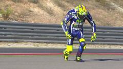 Rossi tras caerse en el FP3 de Aragón.