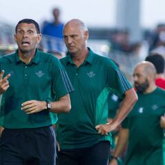 Poyet pone rumbo a Alemania sin los descartes béticos