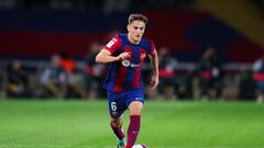 BARCELONA, SPAIN - OCTOBER 22: Gavi of FC Barcelona run with the ball during the LaLiga EA Sports match between FC Barcelona and Athletic Bilbao at Estadi Olimpic Lluis Companys on October 22, 2023 in Barcelona, Spain. (Photo by Eric Alonso/Getty Images)