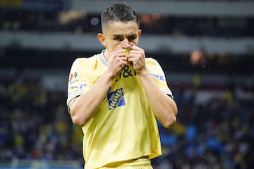 Álvaro Fidalgo en un partido con el América.