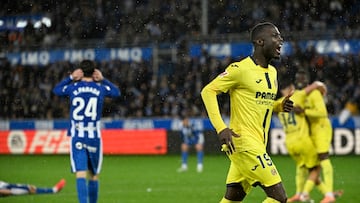 Villarreal's Ivorian forward #19 Nicolas Pepe celebrates scoring an equalizing goal during the Spanish League football match between Deportivo Alaves and Villarreal CF at Mendizorroza Stadium in Vitoria on March 13, 2026. (Photo by ANDER GILLENEA / AFP)