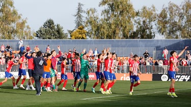 Los jugadores del Atlético B celebran el triunfo ante el Real Madrid Castilla.